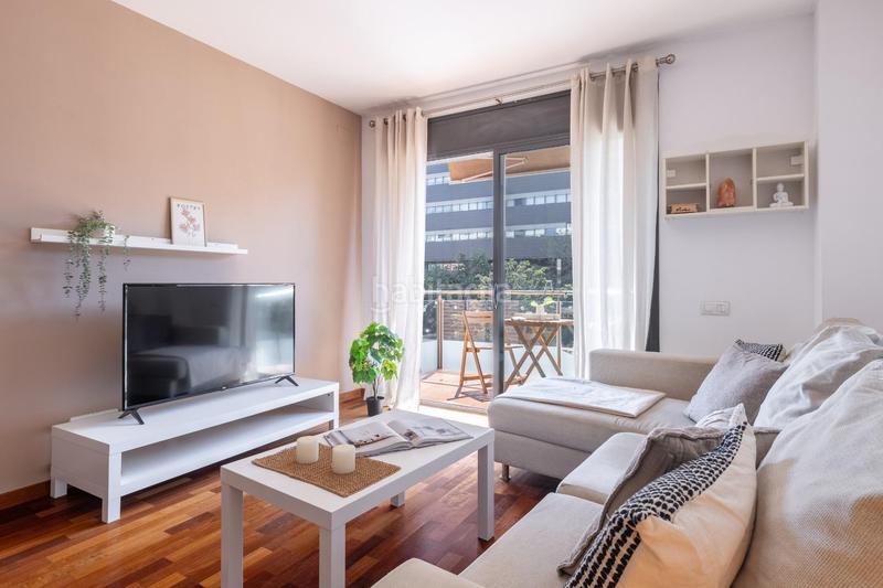 Foto 9fa8be9d-4a7b-47e6-bd45-450bd9477c02. Piso vivienda luminosa con terraza y parking junto a la rambla del Poblenou en Barcelona