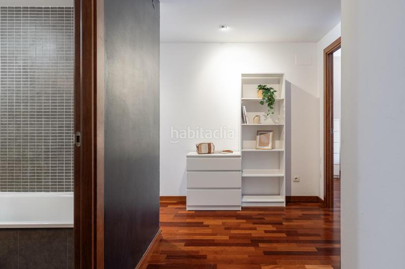 Foto ab3a6b2c-b74a-4812-8007-f62523e7c529. Piso vivienda luminosa con terraza y parking junto a la rambla del Poblenou en Barcelona
