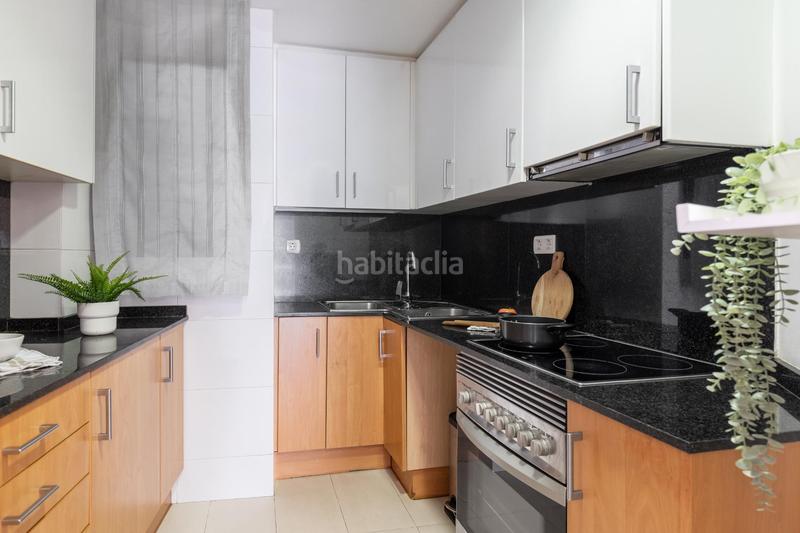 Foto c88aa198-b1d0-4bc3-ba3e-f1907cdbb7d0. Piso vivienda luminosa con terraza y parking junto a la rambla del Poblenou en Barcelona