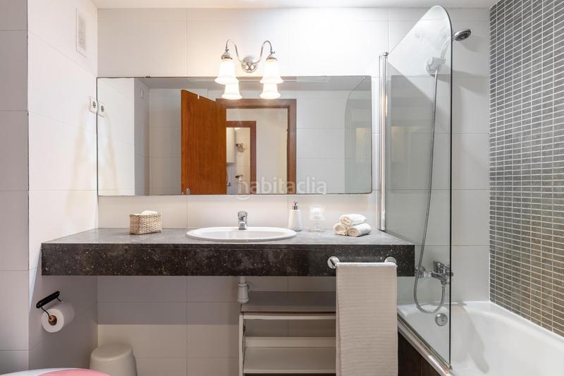 Foto f75ab1ca-f93c-40d8-9878-6724c53e67e2. Piso vivienda luminosa con terraza y parking junto a la rambla del Poblenou en Barcelona