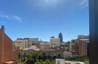 Piso en El Camp de l´Arpa del Clot. Piso muy alto, soleado y ventilado, exterior