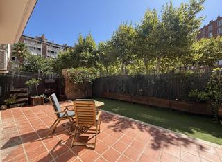 Appartamento in La Vila Olímpica del Poblenou. Vivienda reformada con gran terraza orientada al parque
