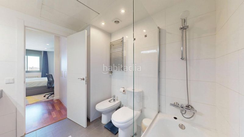 Foto bce4440b-19de-48d1-bb2b-d5f3f8ed4f67. Pis amb calefacció aparcament piscina a Provençals del Poblenou Barcelona