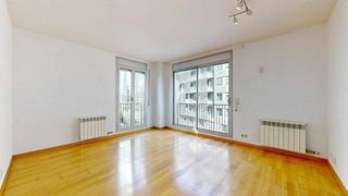 Flat  Carrer espronceda. Luminoso piso con parking y trastero en la mejor zona de pobleno
