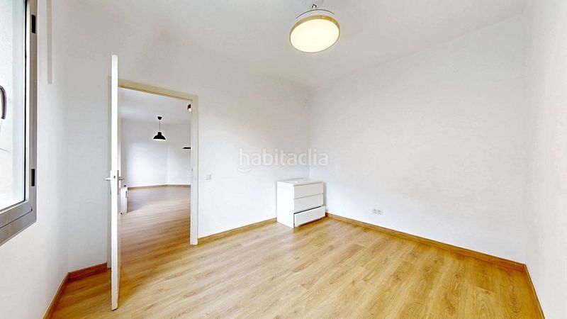 Foto be4da31c-18a4-48d5-b921-e23cff739a72. Pis a Provençals del Poblenou Barcelona