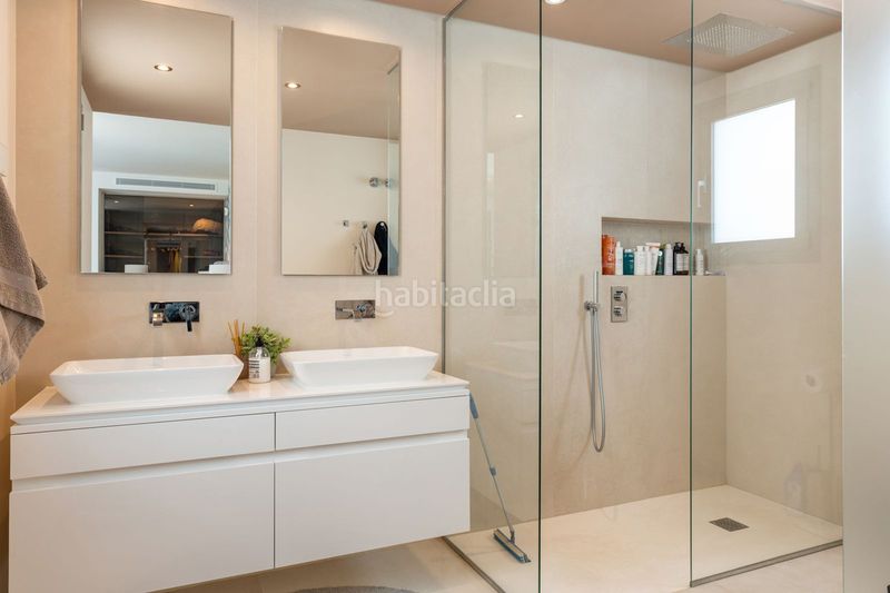 Foto 0f1aa5dd-56ce-4e53-ad47-ff9d2dff4753. Àtic amb aparcament piscina a Los Naranjos Marbella