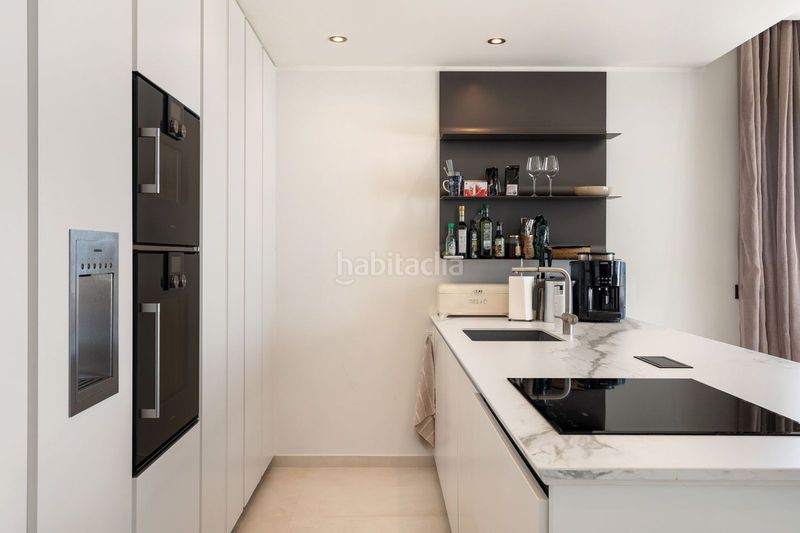 Foto 5ae83ee6-d7f6-431a-9d95-9e33dde21b92. Àtic amb aparcament piscina a Los Naranjos Marbella