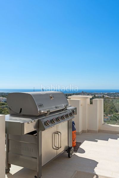 Foto af8c6ce8-b1fd-4787-bb53-45ed982985fb. Àtic amb aparcament piscina a Los Naranjos Marbella