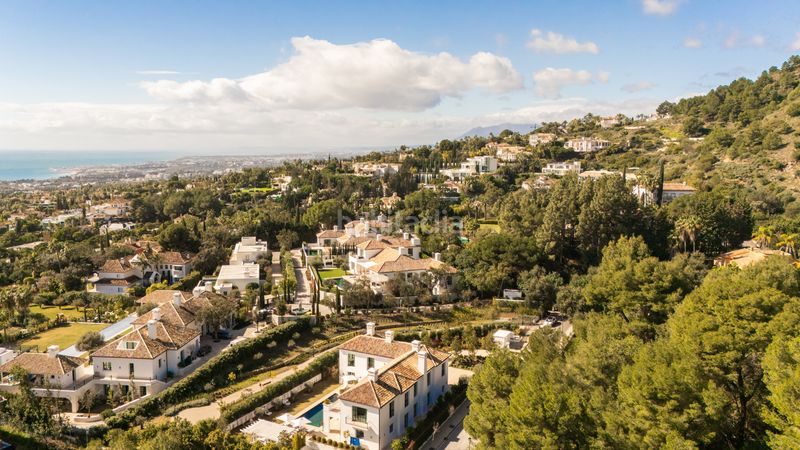 Foto 7f23d1f2-c38d-4d86-9b40-a51923b29fb9. Casa amb aparcament piscina a Puente Romano Marbella