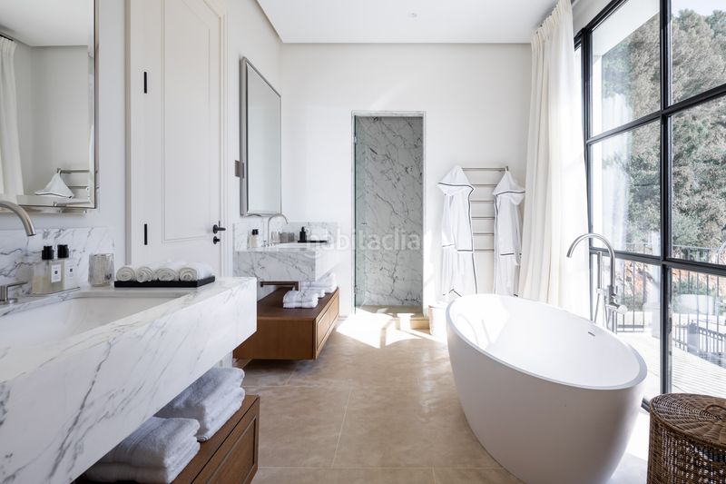 Foto df9ffaa3-2d54-4965-99e8-20d42451a715. Casa amb aparcament piscina a Puente Romano Marbella