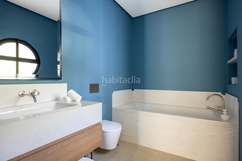 Foto e6f9f9f0-31ff-456a-9fbe-b56f07199155. Casa amb aparcament piscina a Puente Romano Marbella