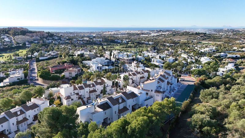 Foto 0c534a18-5e13-48f7-8b37-285577fb1c1d. Àtic amb aparcament piscina a Los Naranjos Marbella
