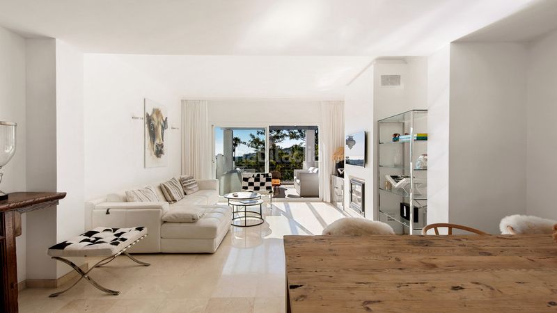 Foto 181be645-4a4b-42b0-9390-3b75d1b15826. Àtic amb aparcament piscina a Los Naranjos Marbella