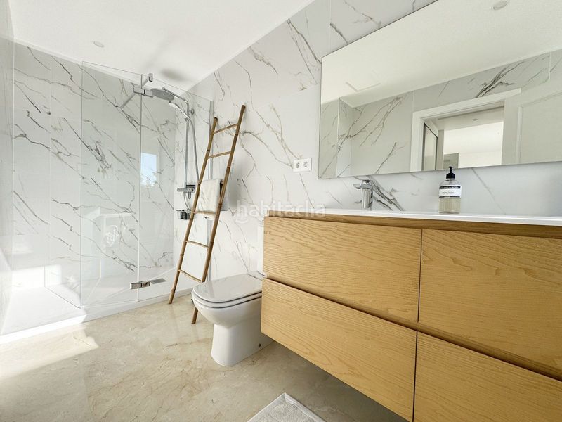 Foto 57e5e54c-3eef-462a-9756-ee3b879f6106. Àtic amb aparcament piscina a Los Naranjos Marbella