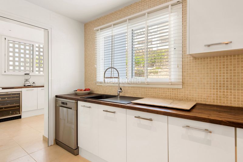 Foto bec4170f-19a2-411f-add8-6542f8047fea. Àtic amb aparcament piscina a Los Naranjos Marbella