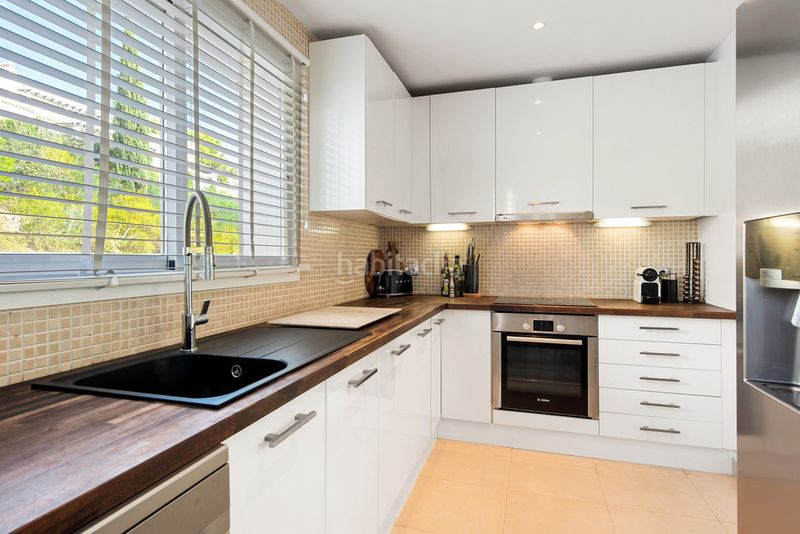 Foto db705acc-065c-4493-bea5-c816f7e360b9. Àtic amb aparcament piscina a Los Naranjos Marbella