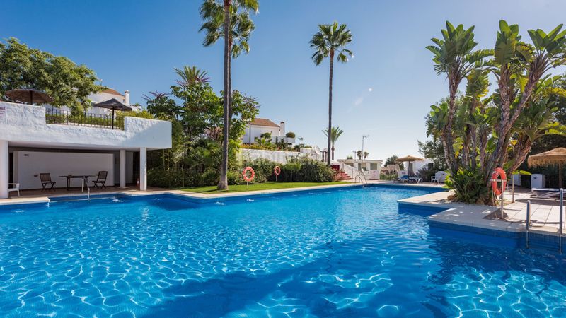 Foto e5b627fb-8630-44a5-b4f3-7c245646b7de. Àtic amb aparcament piscina a Los Naranjos Marbella