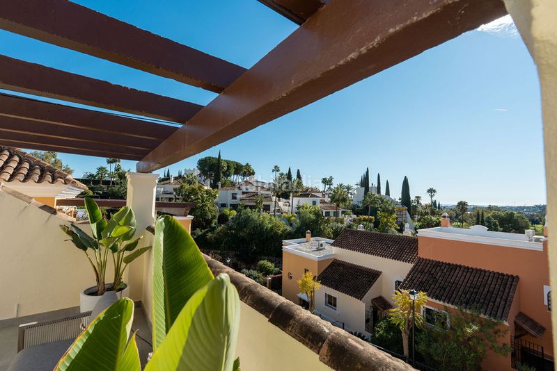 Foto 1fd9e2b5-0a83-4ed9-bdbe-6dac5a6c5cf5. Maison jumelée dans pleyades-nva andalucia h 24 dans Marbella