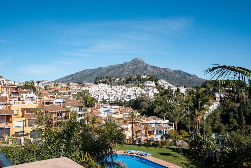 Foto 979a9954-bc36-4faa-81cd-33e7e59205ce. Maison jumelée dans pleyades-nva andalucia h 24 dans Marbella