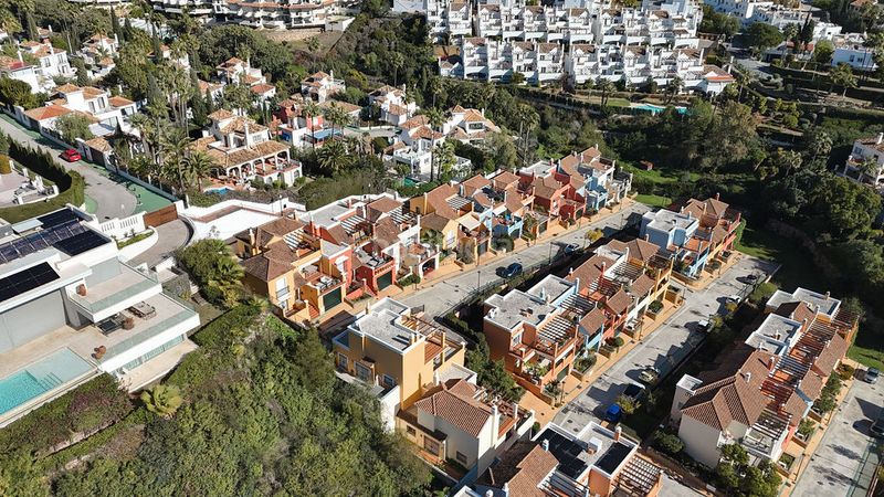 Foto a3cd03fe-747e-4425-96b8-e9cd6007ba2b. Maison jumelée dans pleyades-nva andalucia h 24 dans Marbella
