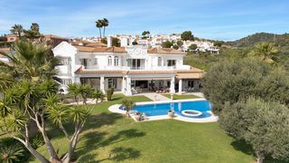 Haus in Nueva Andalucía centro. Chalet independiente en nueva andalucía