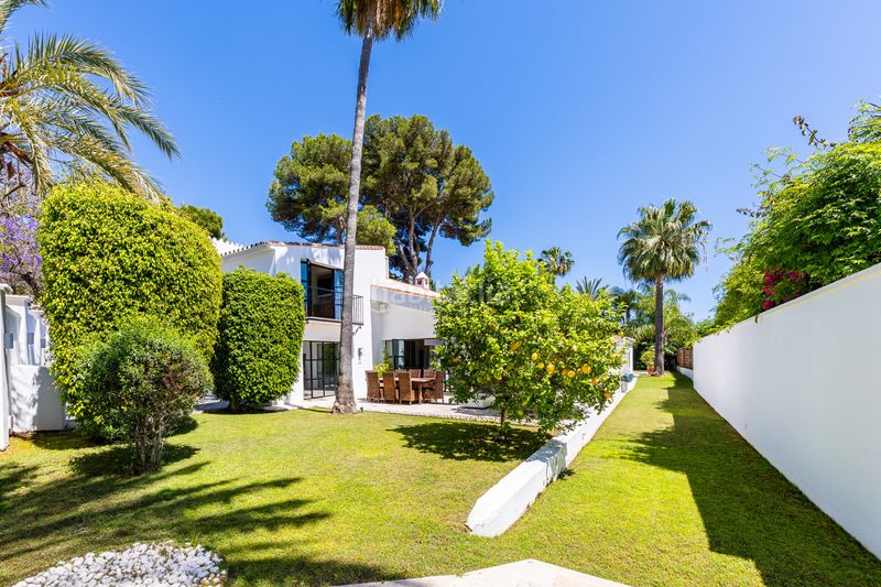 Foto 4e54fee8-ab4e-458f-a198-b6f2953f1957. Casa amb aparcament piscina a Los Monteros Marbella