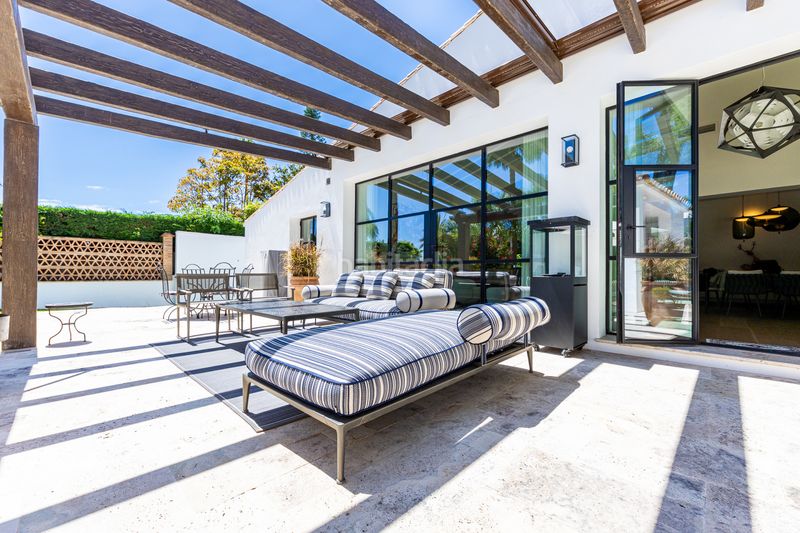 Foto 5fd7ed3c-01bd-41df-8438-eef80864c4d4. Casa amb aparcament piscina a Los Monteros Marbella