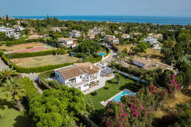 Foto 7143d092-71a0-46e8-adf2-74cff660d9e2. Xalet amb aparcament piscina a La Carolina - Guadalpín Marbella