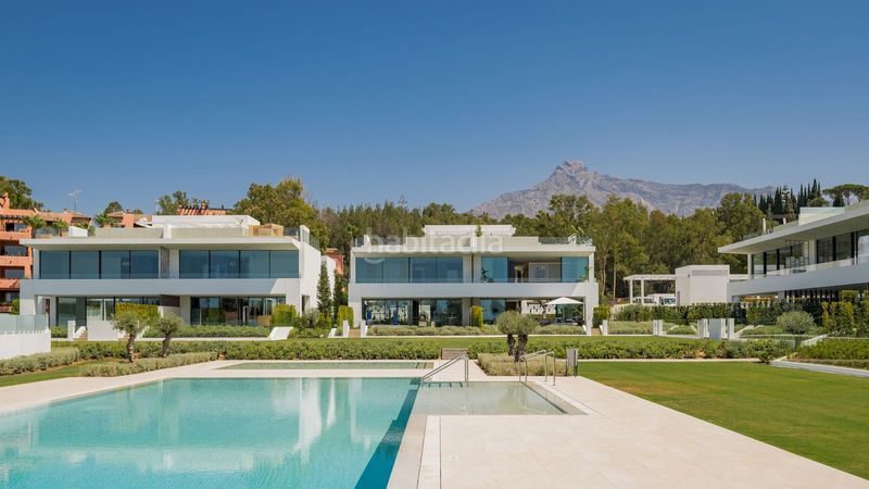 Foto 71cea2c1-606c-4050-8599-241d41ac641b. Casa adossada amb aparcament piscina a Las Lomas de Río Verde Marbella