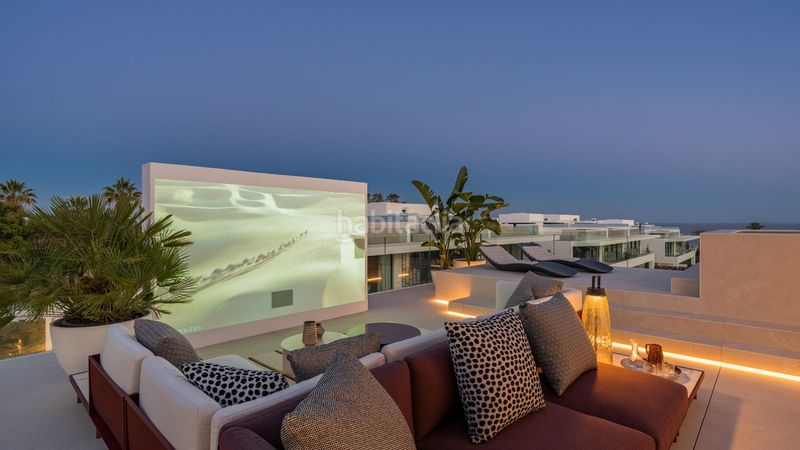 Foto 7d5bdddf-e032-45ff-9c7f-60a2f83aaf00. Casa adossada amb aparcament piscina a Las Lomas de Río Verde Marbella