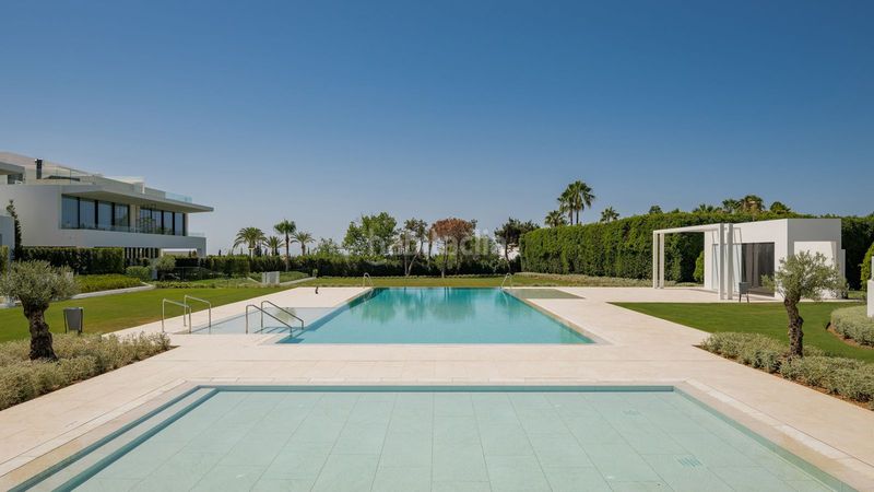 Foto b4b643cf-1589-467d-89e7-a8e713eef661. Casa adossada amb aparcament piscina a Las Lomas de Río Verde Marbella