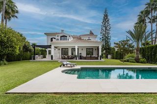 Chalet in Altos de Estepona