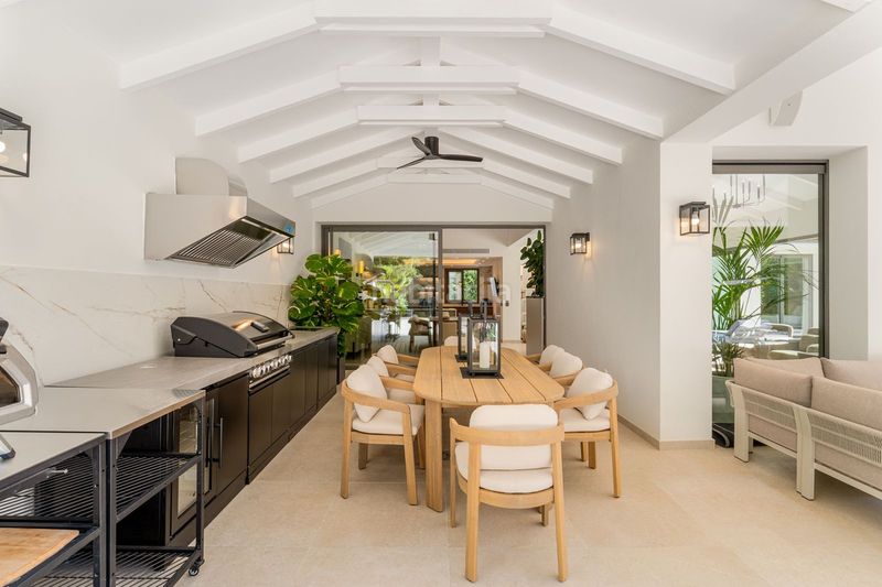 Foto faa2a735-284c-4f6c-b58b-c657a806a0c9. Xalet amb aparcament piscina a Los Naranjos Marbella