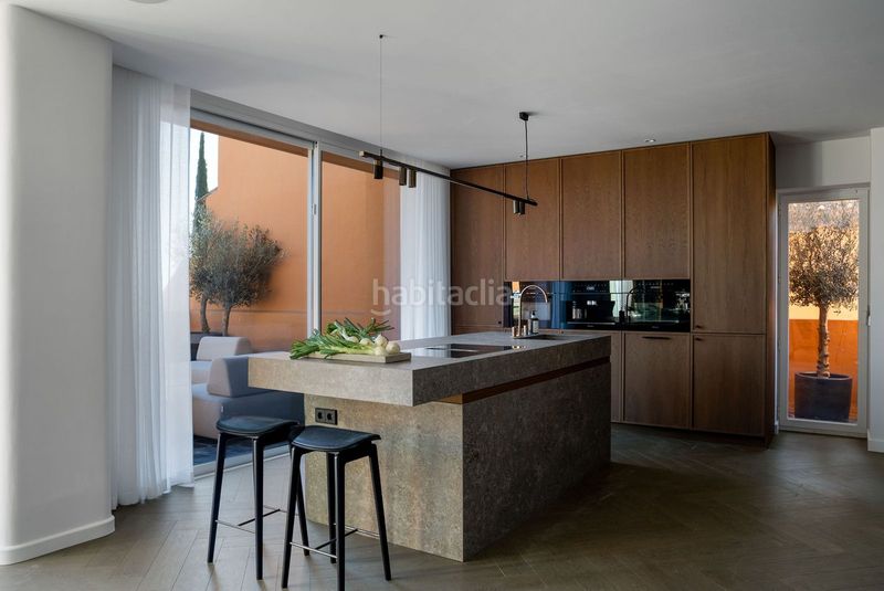 Foto 6a880f5c-0123-4fc7-be1a-1b030fe6b258. Dúplex amb aparcament piscina a Los Naranjos Marbella