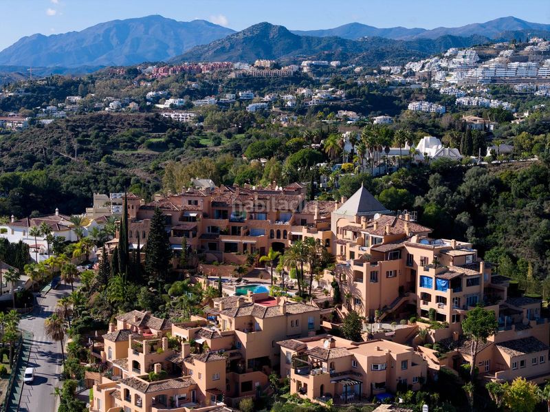 Foto 7626765a-7280-42f9-881a-98a34ab298c7. Dúplex amb aparcament piscina a Los Naranjos Marbella