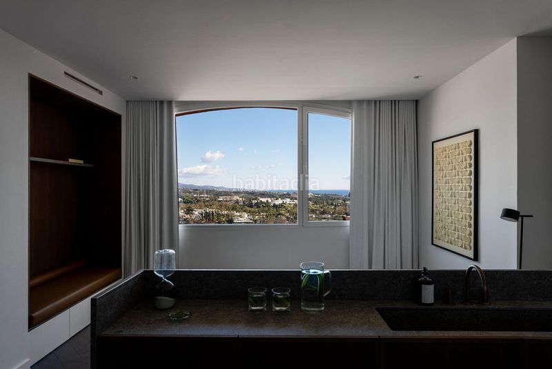 Foto c01a4667-5ac7-4c6a-8a9c-a45aeed5b92b. Dúplex amb aparcament piscina a Los Naranjos Marbella