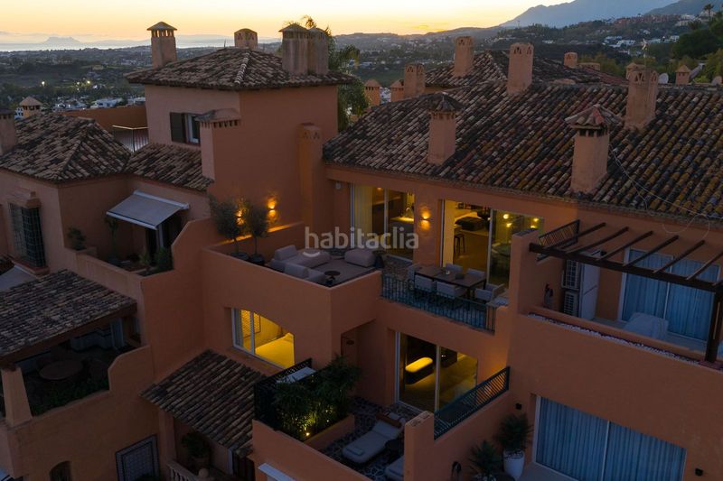 Foto c5a85059-7d21-481a-9f04-b6c38dc5e446. Dúplex amb aparcament piscina a Los Naranjos Marbella