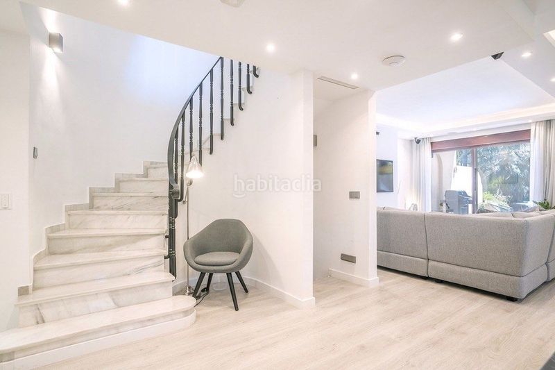 Foto 6b32268d-1b50-40ed-8eed-acda70c179d2. Casa adossada amb aparcament piscina a Las Lomas de Río Verde Marbella