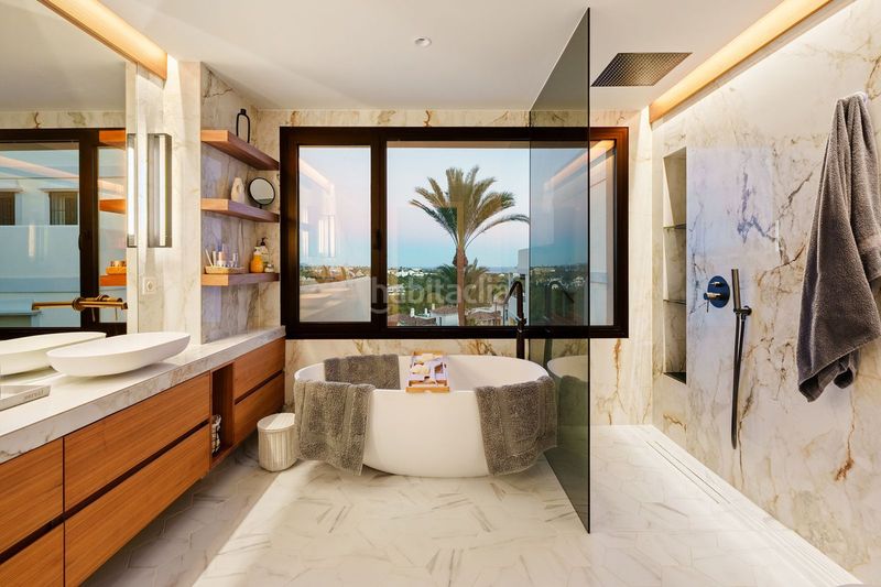 Foto 72a3e5a9-deed-4762-862f-86772d234ee2. Àtic amb aparcament piscina a Los Naranjos Marbella