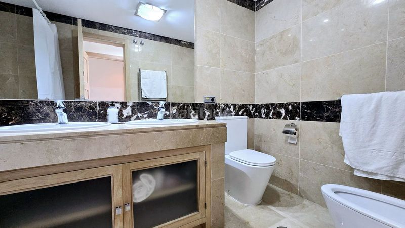 Foto b14bb83c-ef9d-43cc-a5f8-17f2051a1a1a. Apartament amb aparcament piscina a Puerto de la Duquesa Manilva