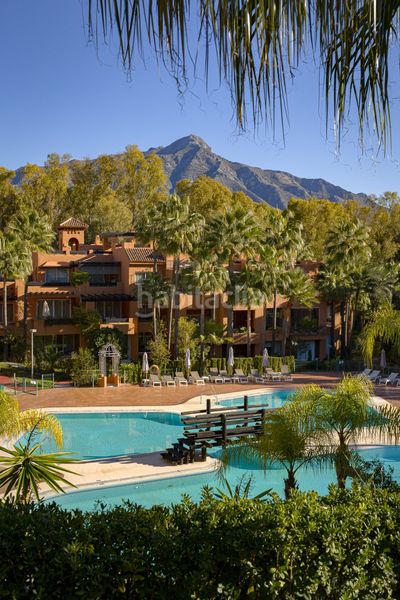 Foto 3ed1479e-bc6d-4757-8651-4156dc6d0725. Planta baixa amb aparcament piscina a Las Brisas Marbella