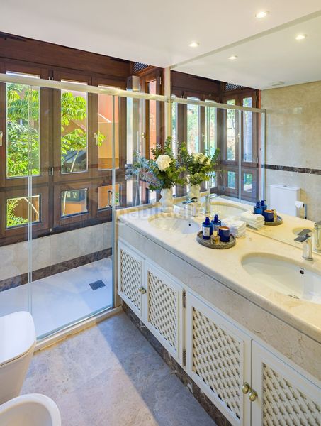 Foto be9635d7-1502-46d4-a33b-02875ffbae59. Planta baixa amb aparcament piscina a Las Brisas Marbella