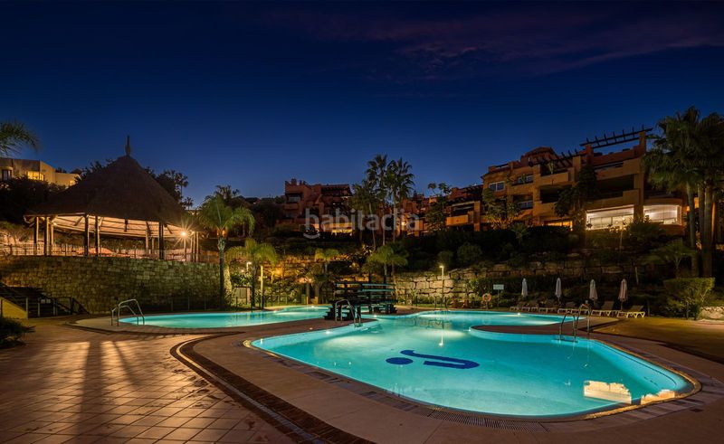 Foto f08658bc-ffd0-411b-8358-7c5c7658ed74. Planta baixa amb aparcament piscina a Las Brisas Marbella