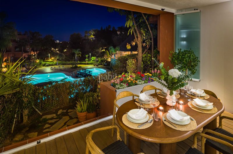 Foto fe158f27-7eaa-4f09-88fb-9fd4de676a9f. Planta baixa amb aparcament piscina a Las Brisas Marbella