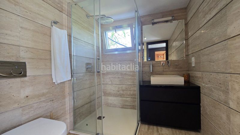 Foto a1c29747-e631-4b10-b9cc-3ee66064eb2f. Xalet amb aparcament piscina a Las Brisas Marbella