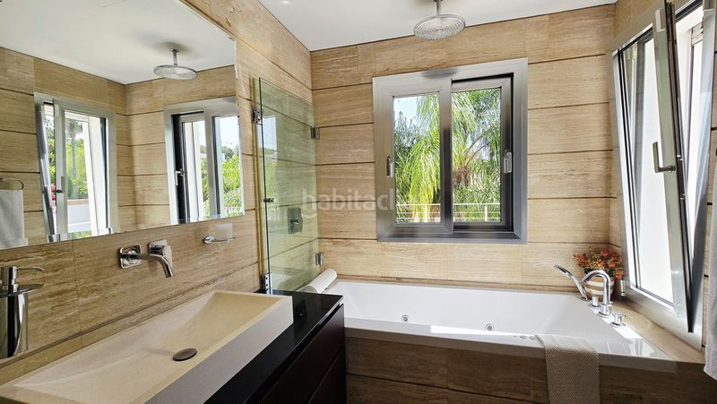 Foto b225f846-62a2-47b1-afec-9103c7e1ebcf. Xalet amb aparcament piscina a Las Brisas Marbella