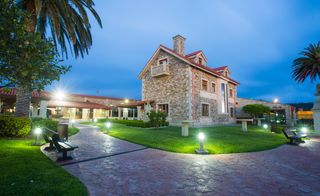 Edifici en Malpica de Berganti�os. Complejo para bodas y eventos  finca aldeola
