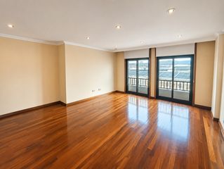 Pis a Marín. Piso de 4 dormitorios con vistas al mar en avenida de ourense, m