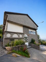 Casa in Carballo. Chalet en laracha
