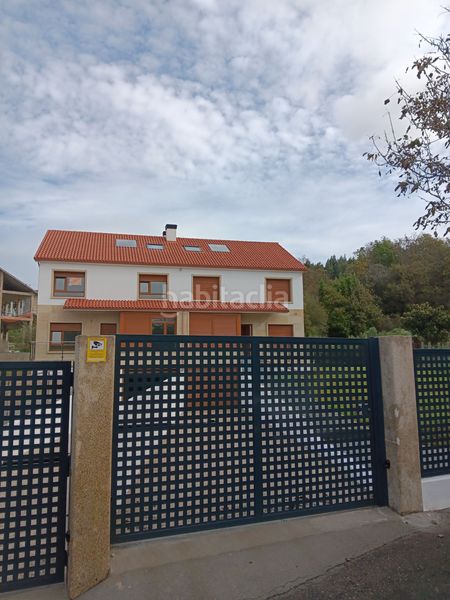 Foto 75d61695-baa4-4b19-9dc6-f53c476b272f. Casa amb calefacció piscina a Noalla Sanxenxo
